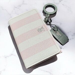 VICTORIA'S SECRET
Foldover Card Case